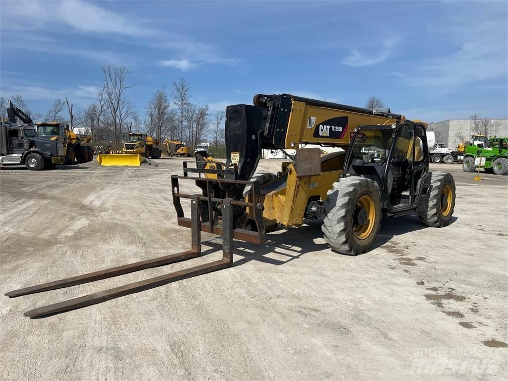 CAT TL1255D Teleskopiskie manipulatori