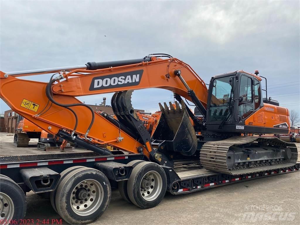 Develon DX255 LC-7 Kāpurķēžu ekskavatori