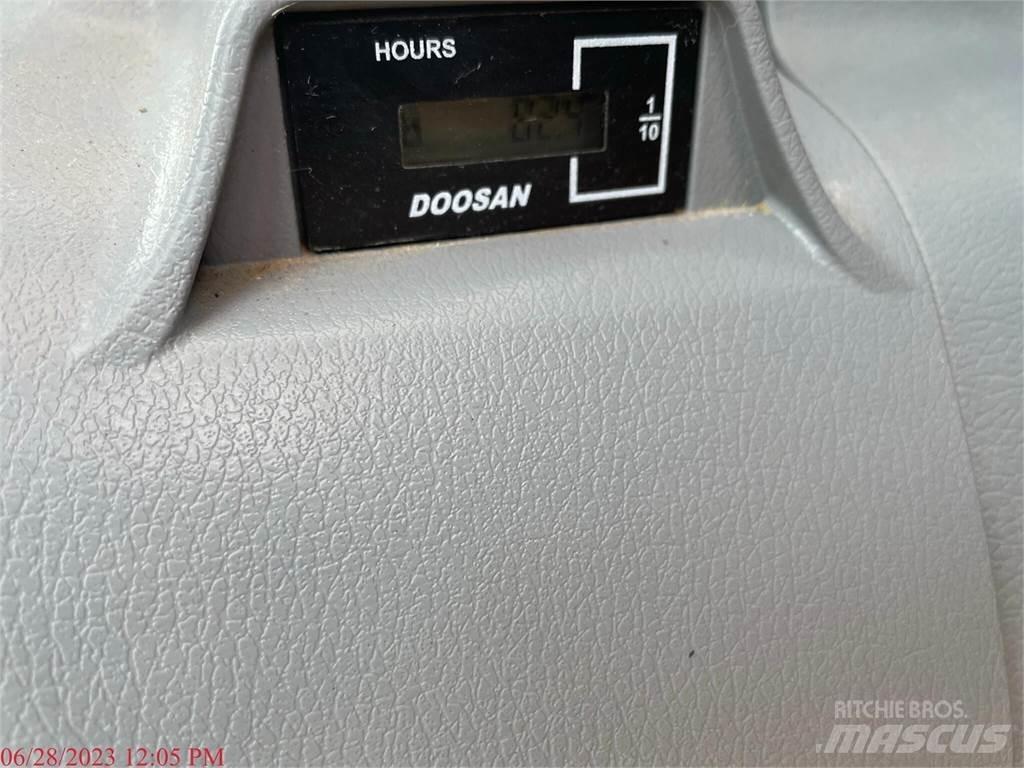 Doosan DX140 LC-5 Kāpurķēžu ekskavatori