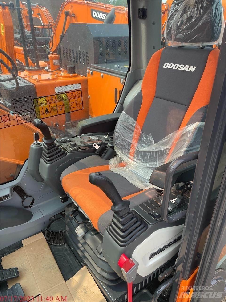 Doosan DX140 LC-5 Kāpurķēžu ekskavatori