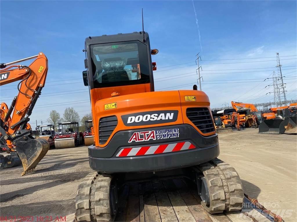 Doosan DX63-3 Kāpurķēžu ekskavatori