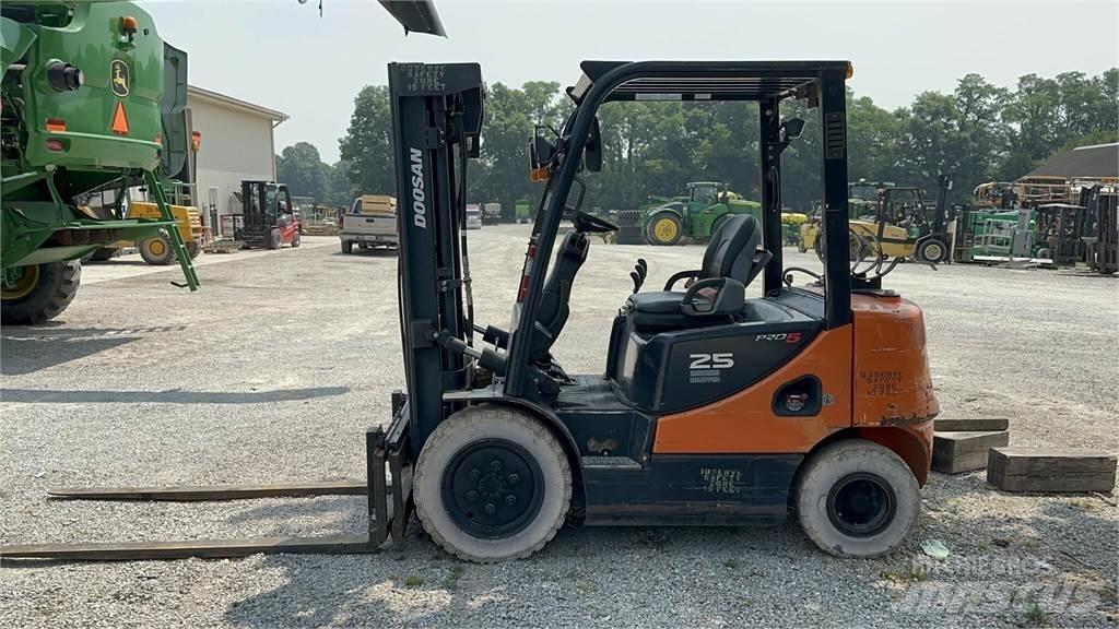 Doosan G25P-5 Autokrāvēji - citi