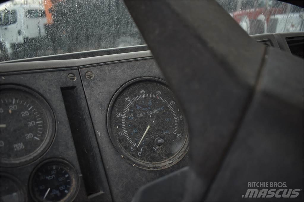 Ford CF8000 Smagās mašīnas ar celtni