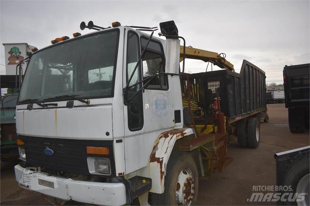 Ford CF8000 Smagās mašīnas ar celtni