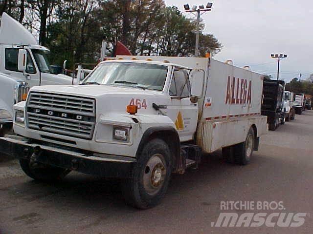 Ford F700 Autocisterna