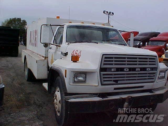 Ford F700 Autocisterna