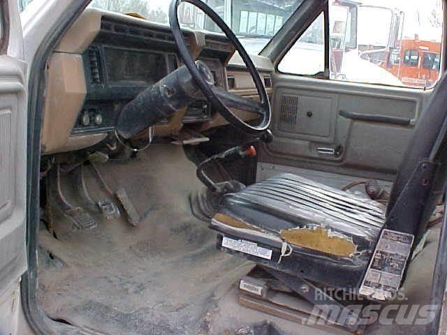Ford F700 Autocisterna