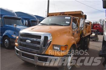 Ford F750 Pašizgāzējs