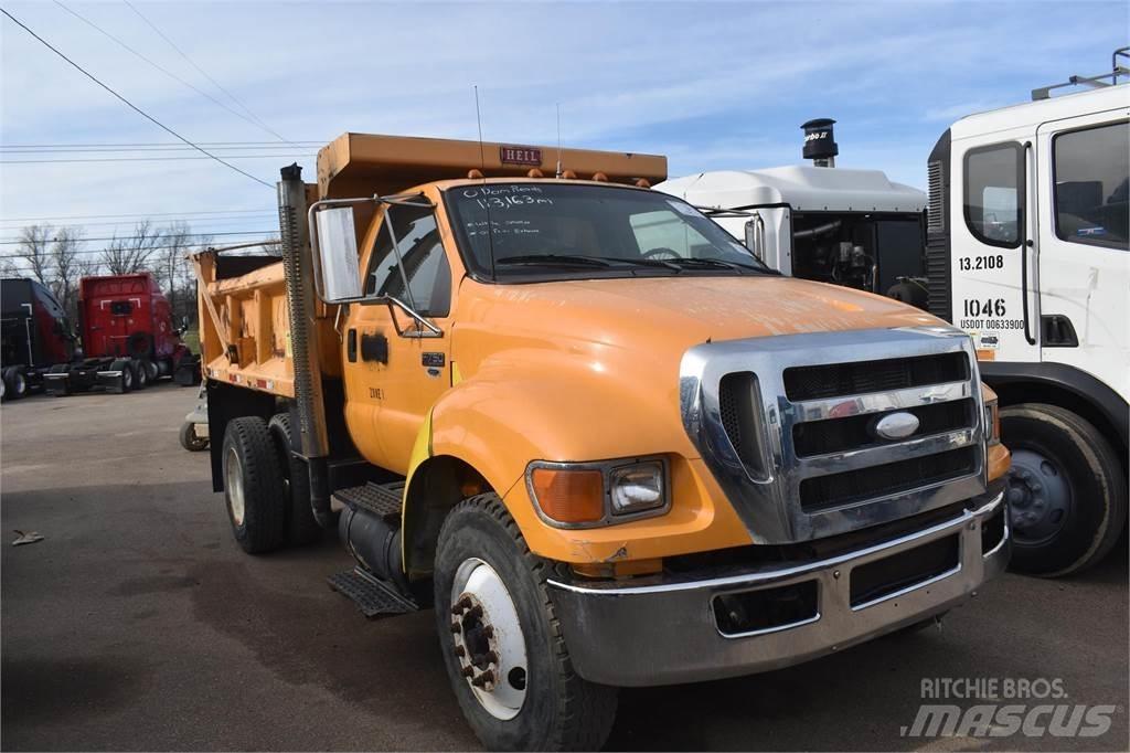Ford F750 Pašizgāzējs
