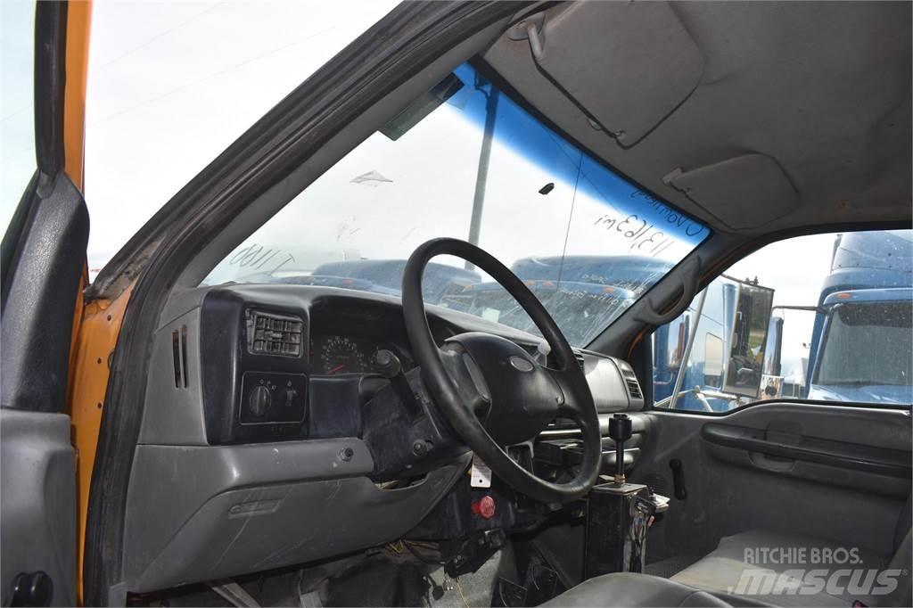 Ford F750 Pašizgāzējs