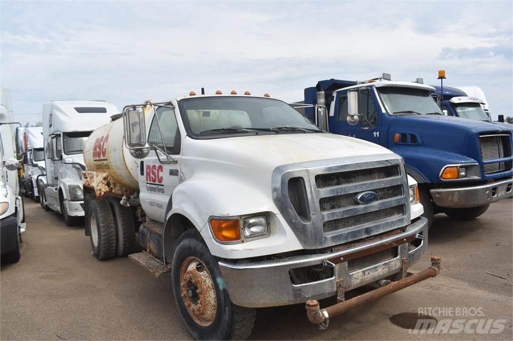 Ford F750 Autocisterna