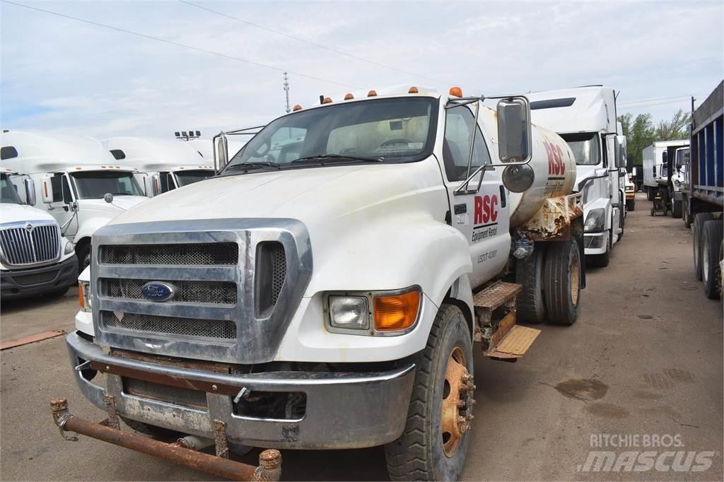 Ford F750 Autocisterna