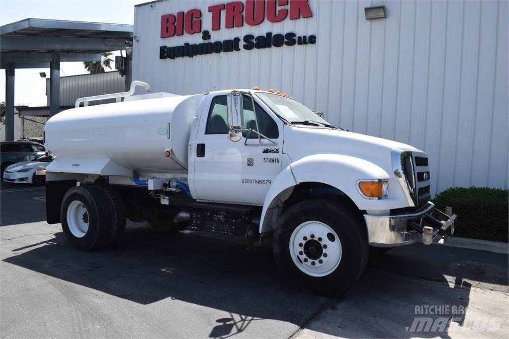 Ford F750 Autocisterna