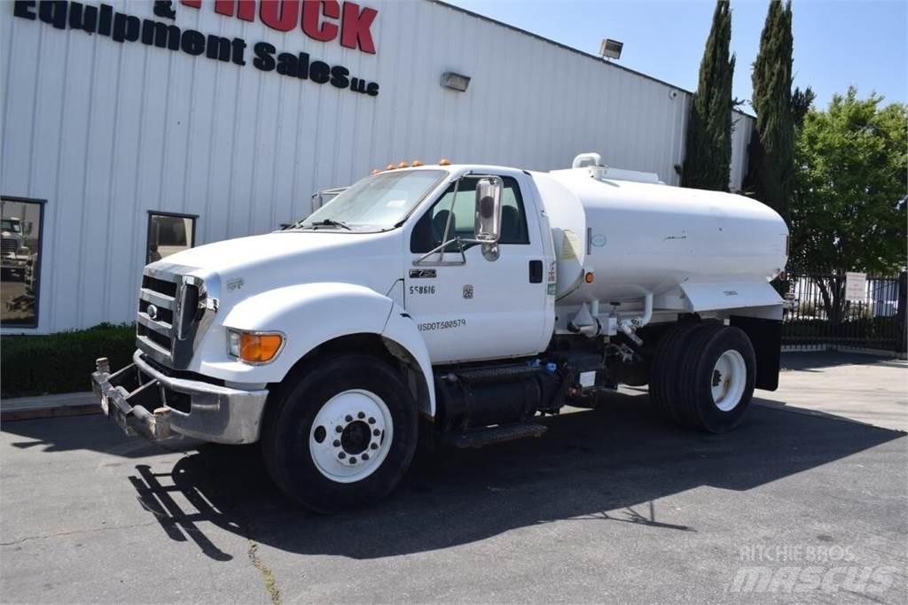 Ford F750 Autocisterna