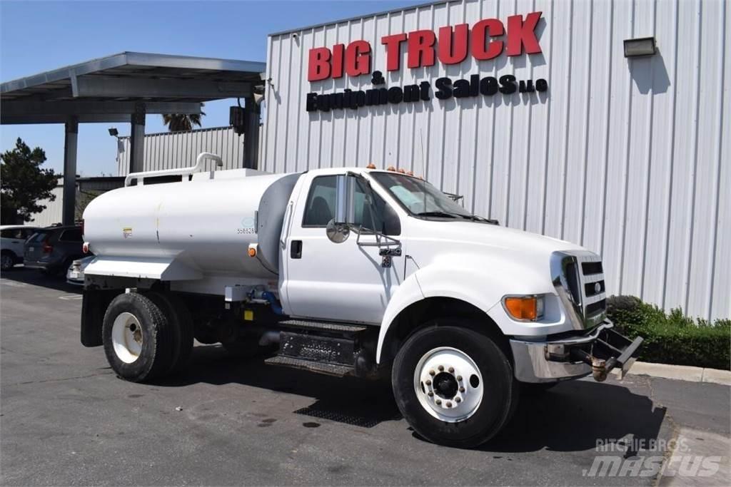 Ford F750 Autocisterna