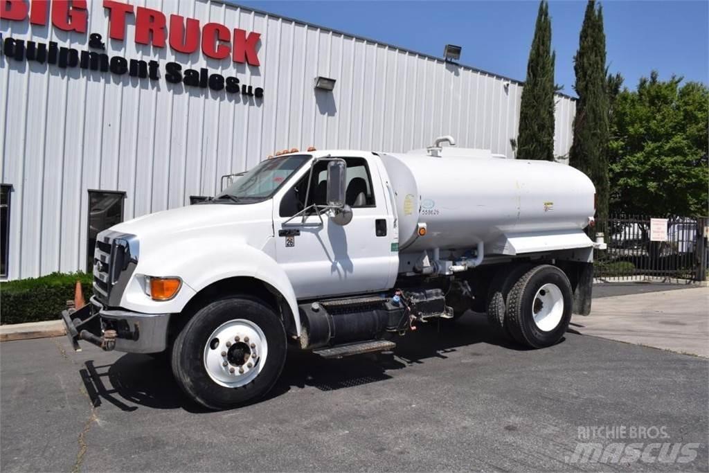 Ford F750 Autocisterna