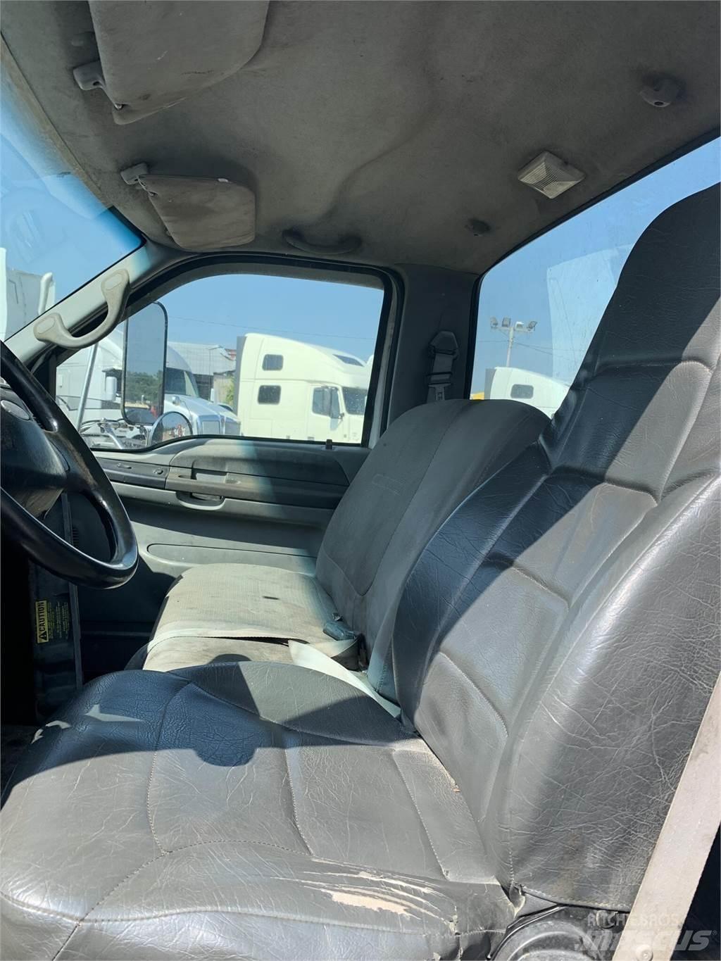 Ford F750 Smagās mašīnas ar celtni