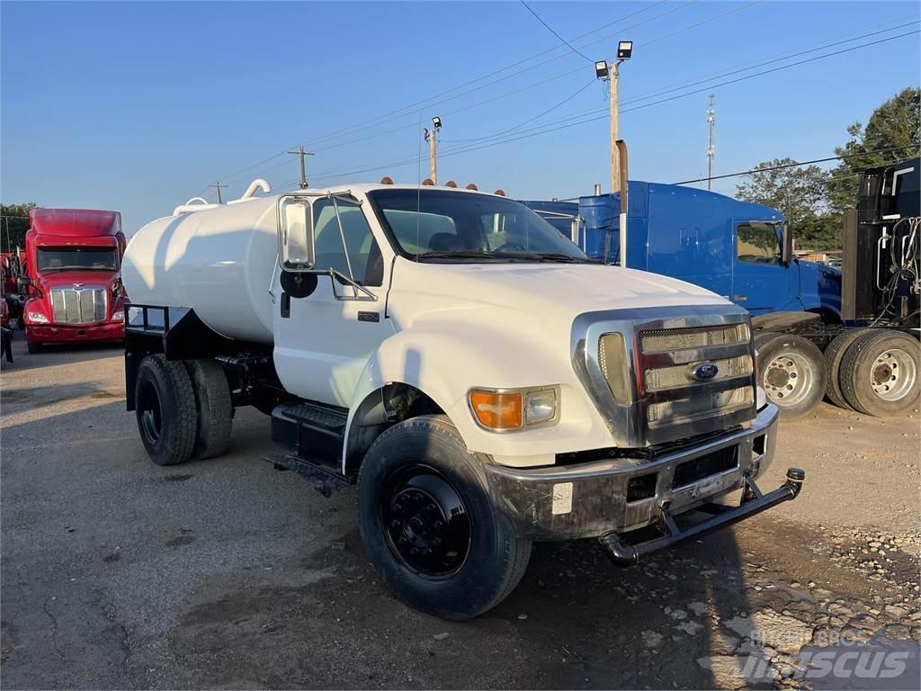 Ford F750 Autocisterna