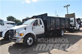 Ford F750 Pašizgāzējs