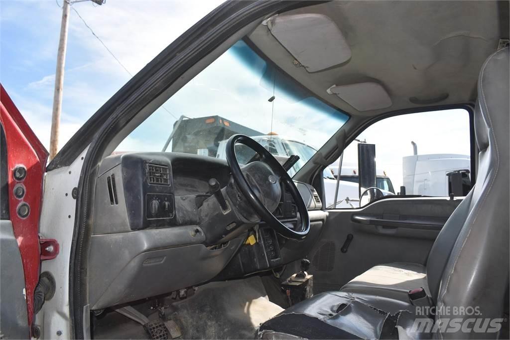 Ford F750 Pašizgāzējs
