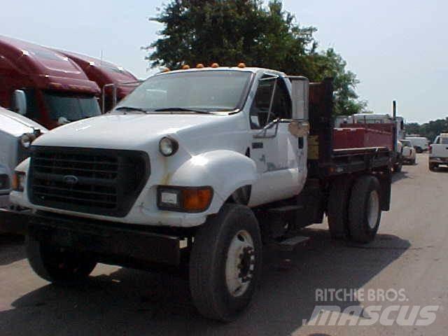 Ford F750 Pašizgāzējs