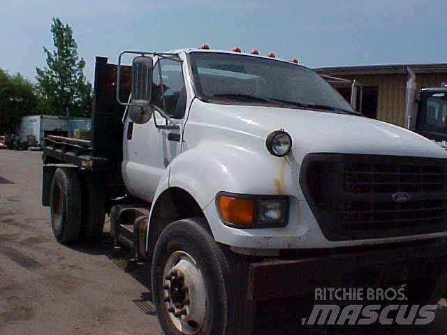 Ford F750 Pašizgāzējs