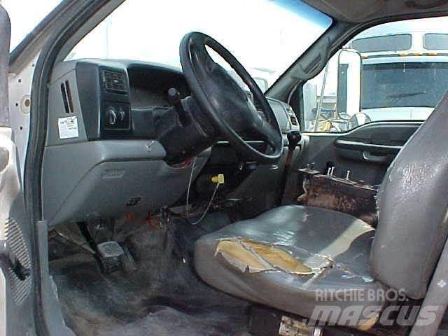 Ford F750 Pašizgāzējs