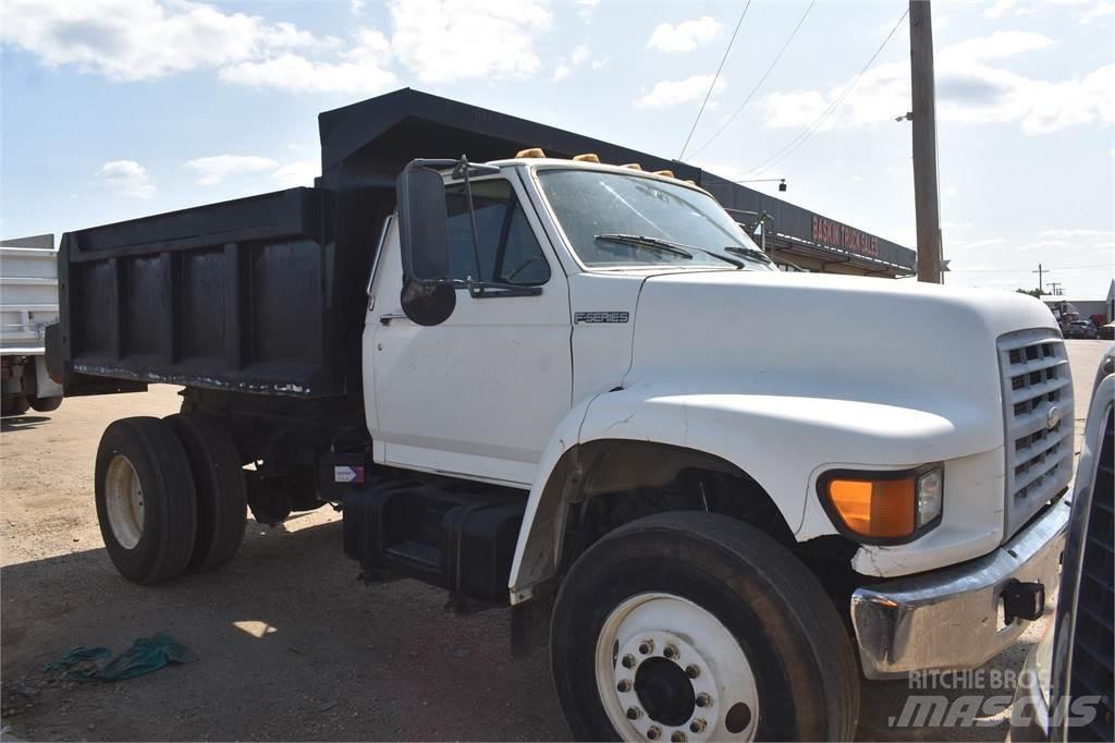 Ford F800 Pašizgāzējs