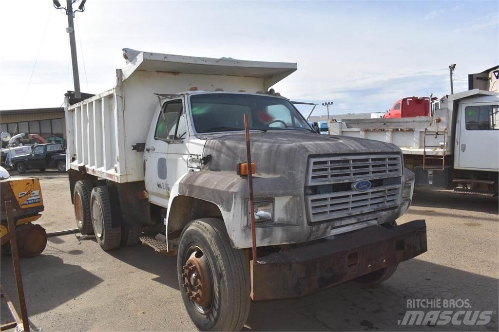 Ford F900 Pašizgāzējs