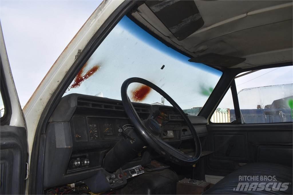 Ford F900 Pašizgāzējs