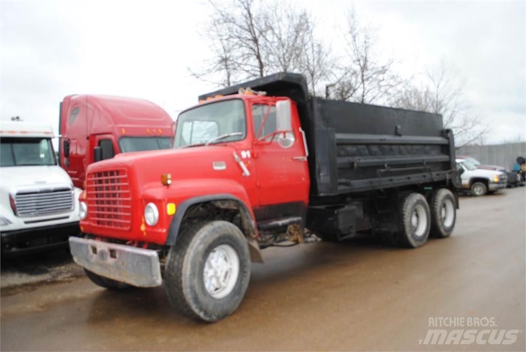 Ford L8000 Pašizgāzējs
