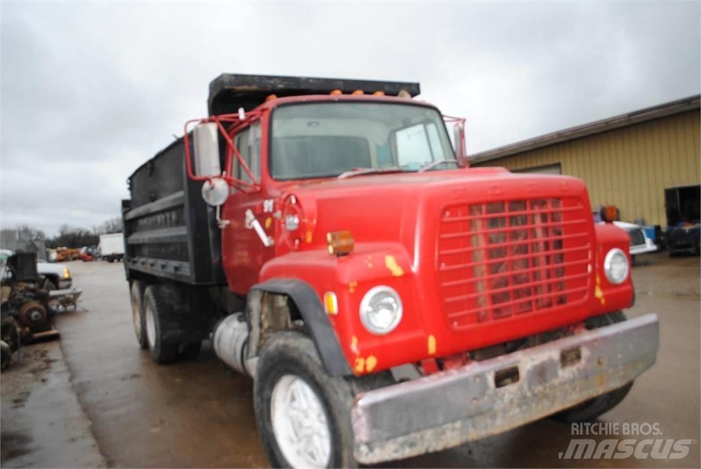 Ford L8000 Pašizgāzējs