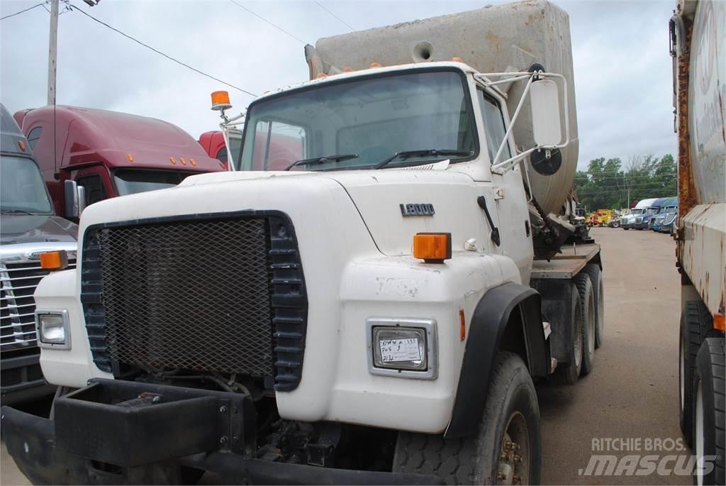 Ford L8000 Betonvedēji