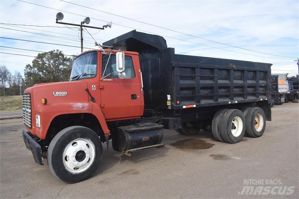 Ford L8000 Pašizgāzējs