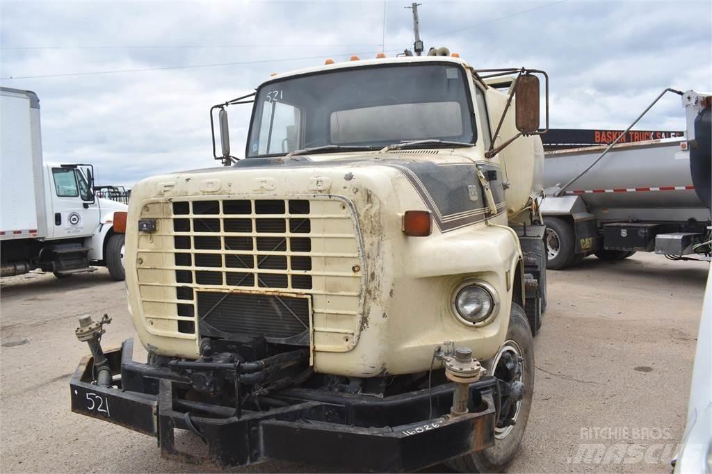 Ford L8000 Autocisterna