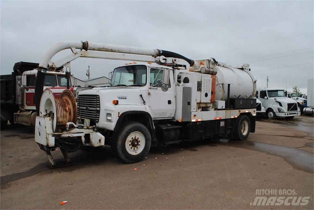 Ford L8000 Autocisterna