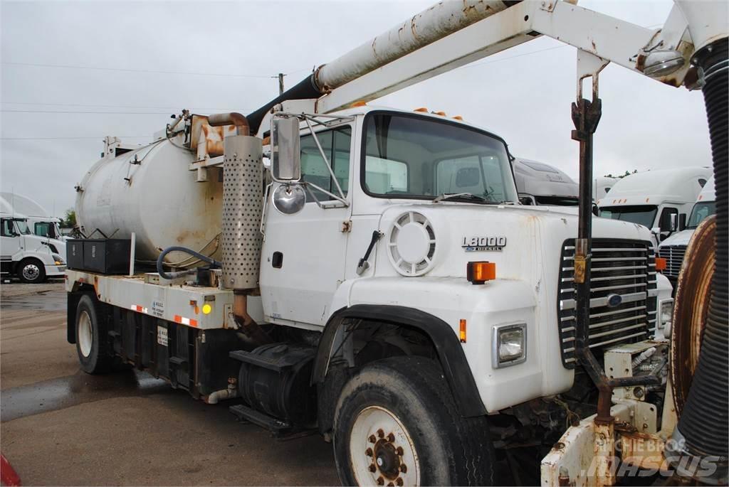 Ford L8000 Autocisterna