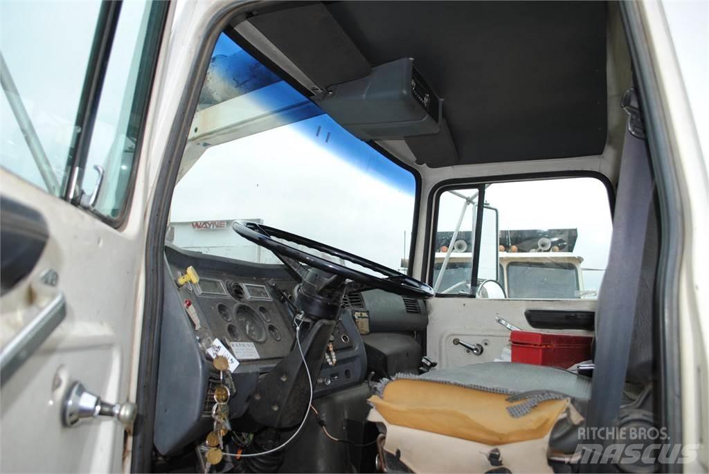 Ford L8000 Autocisterna