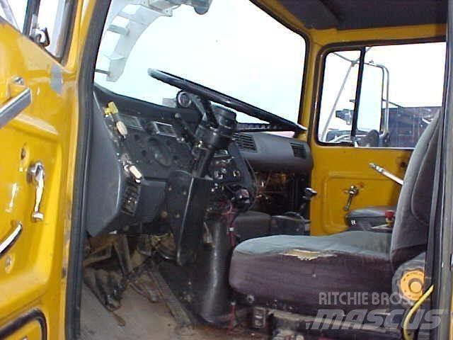 Ford L8000 Autocisterna