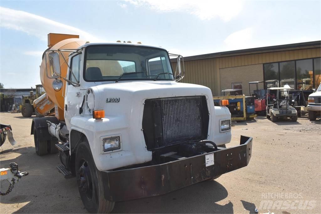 Ford LN7000 Betonvedēji