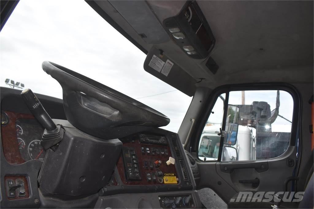 Freightliner 114SD Pašizgāzējs