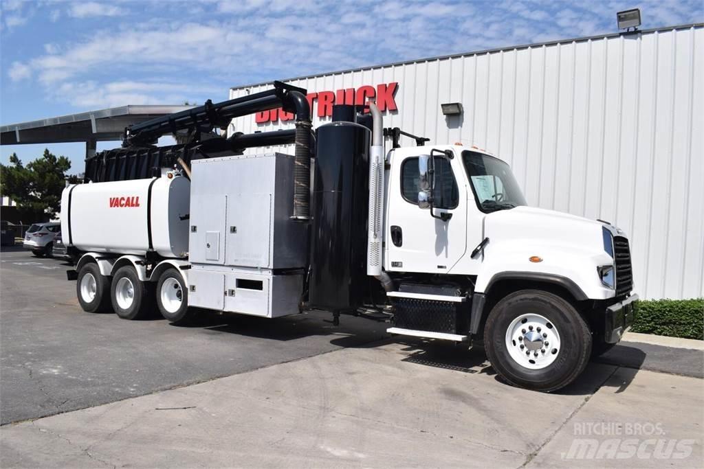 Freightliner 114SD Autocisterna
