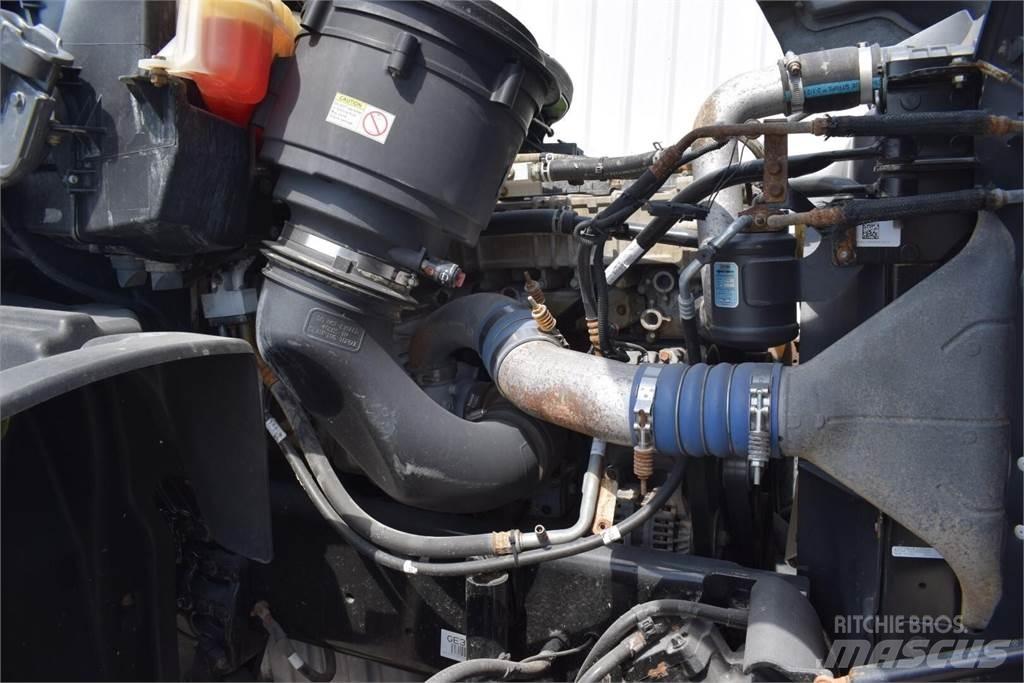 Freightliner 114SD Autocisterna