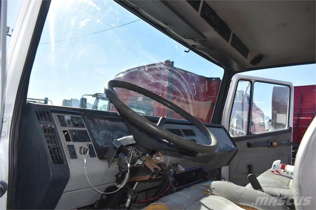 Freightliner FL60 Pašizgāzējs