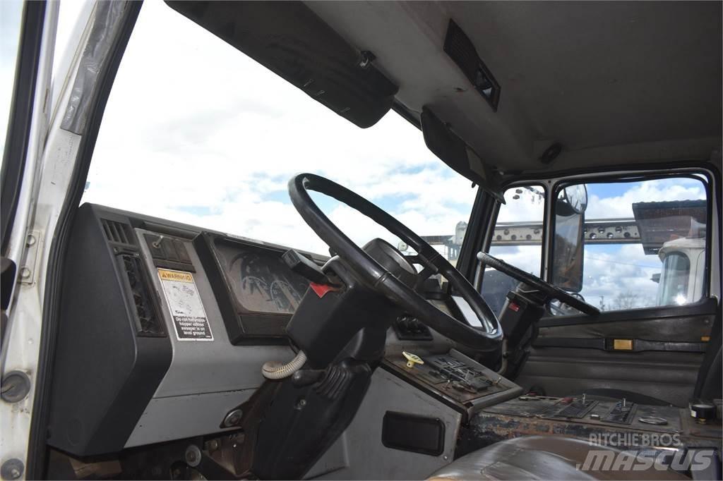 Freightliner FL70 Ielu tīrāmās mašīnas