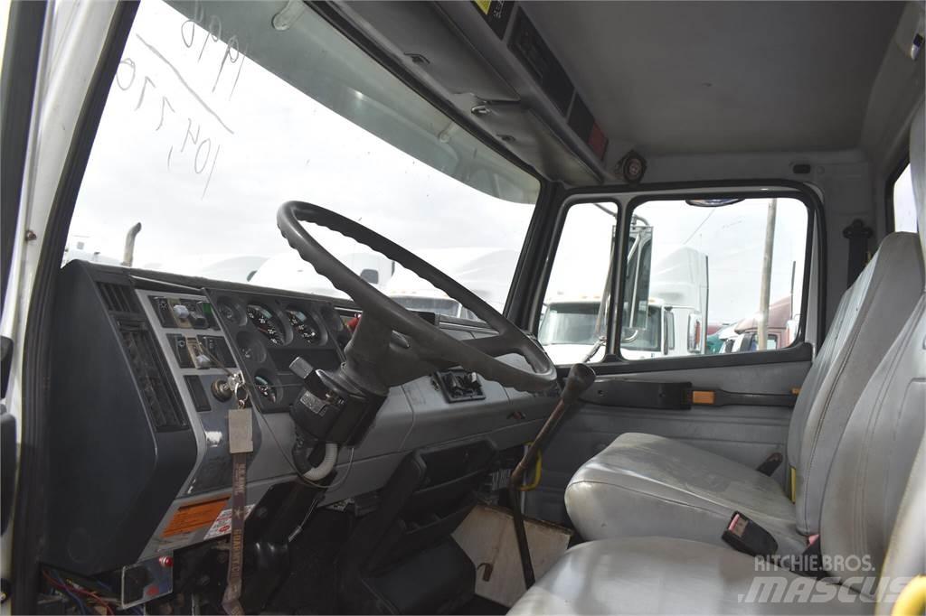 Freightliner FL70 Smagās mašīnas ar celtni