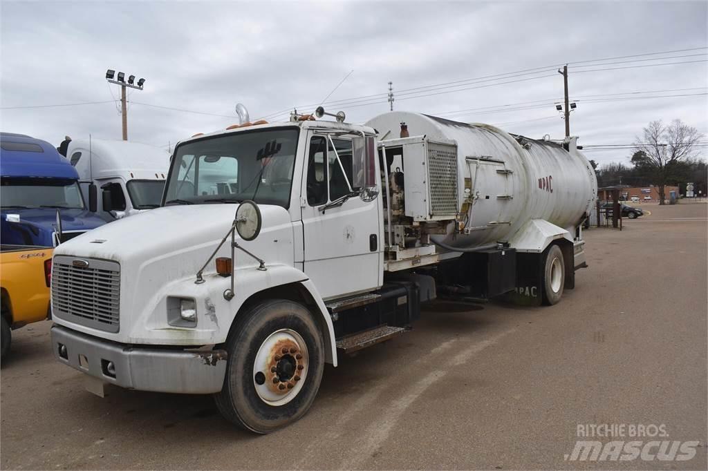 Freightliner FL70 Autocisterna
