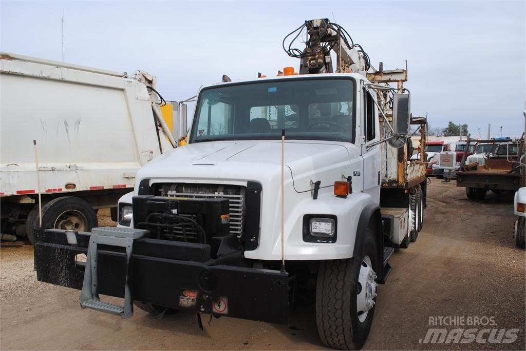Freightliner FL80 Smagās mašīnas ar celtni