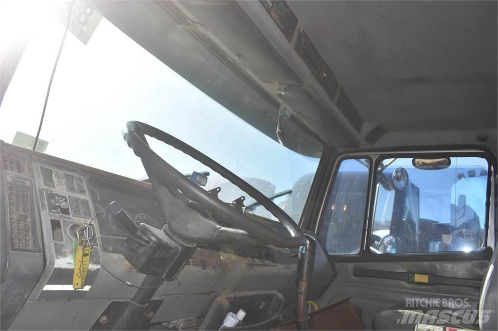 Freightliner FLC112 Pašizgāzējs