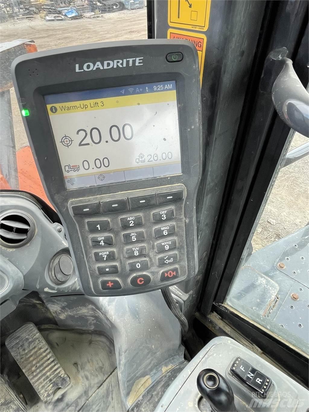 Hitachi ZW370-6 Iekrāvēji uz riteņiem